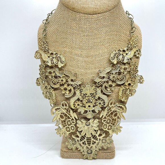 VINTAGE LACE CUT OUT BIB NECKLACE ANTIQUED LIGHT GOLD TONE CHAIN ORNATE FILIGREE - Picture 1 of 15